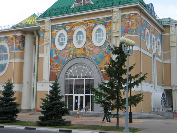 Центральный вход в Белгородский художественный музей